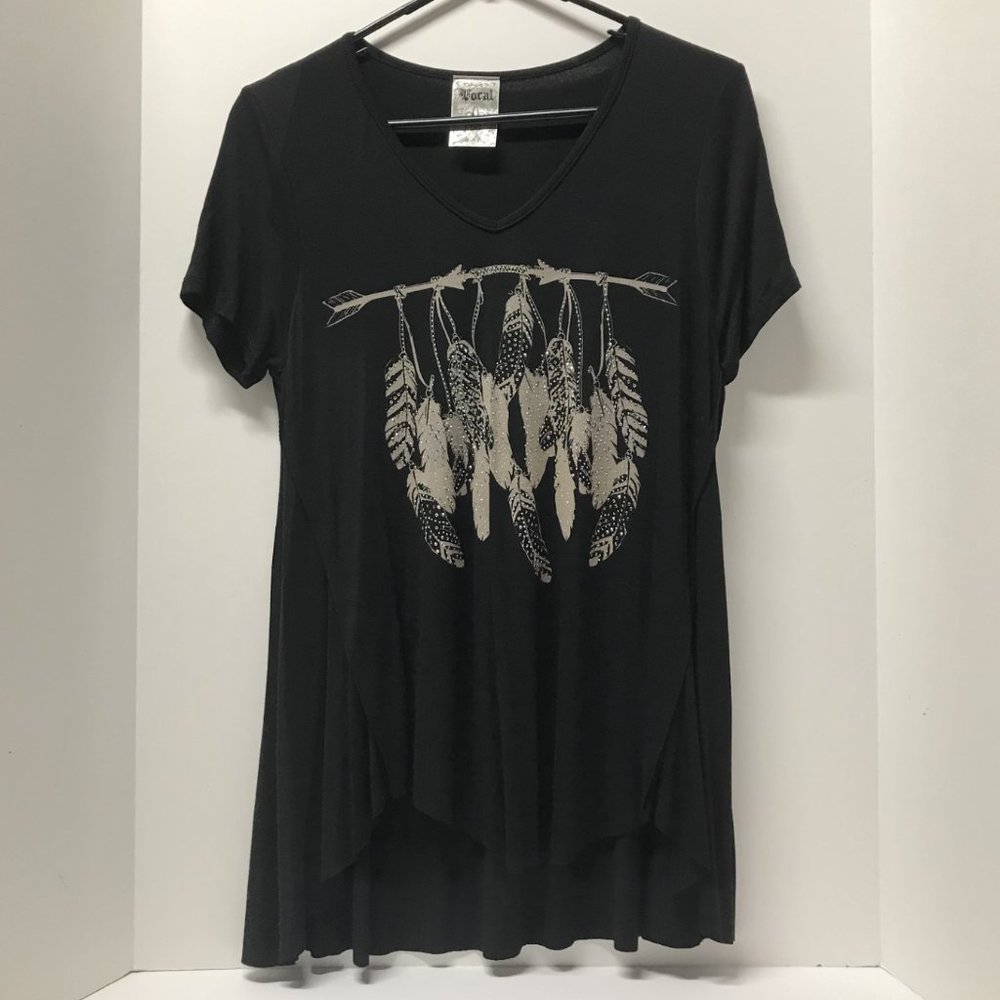 Vocal Black V-Neck Feathers on Arrows Short Sleeve Tee